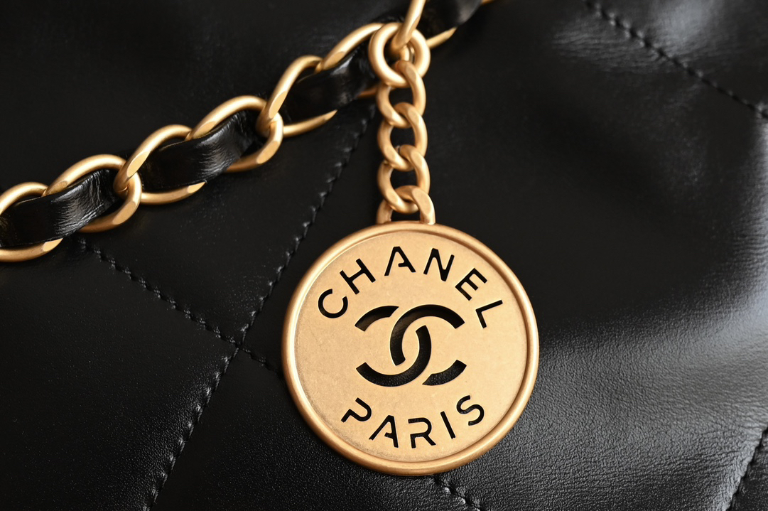 𝐂𝐡𝐚𝐧𝐞𝟏 𝟐𝟐 𝐁𝐚𝐠