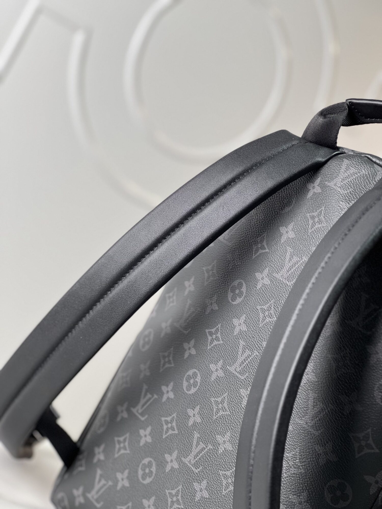 Crafted from Monogram Eclipse canvas, this small Discovery backpack retains its versatile functionality in a more compact silhouette.