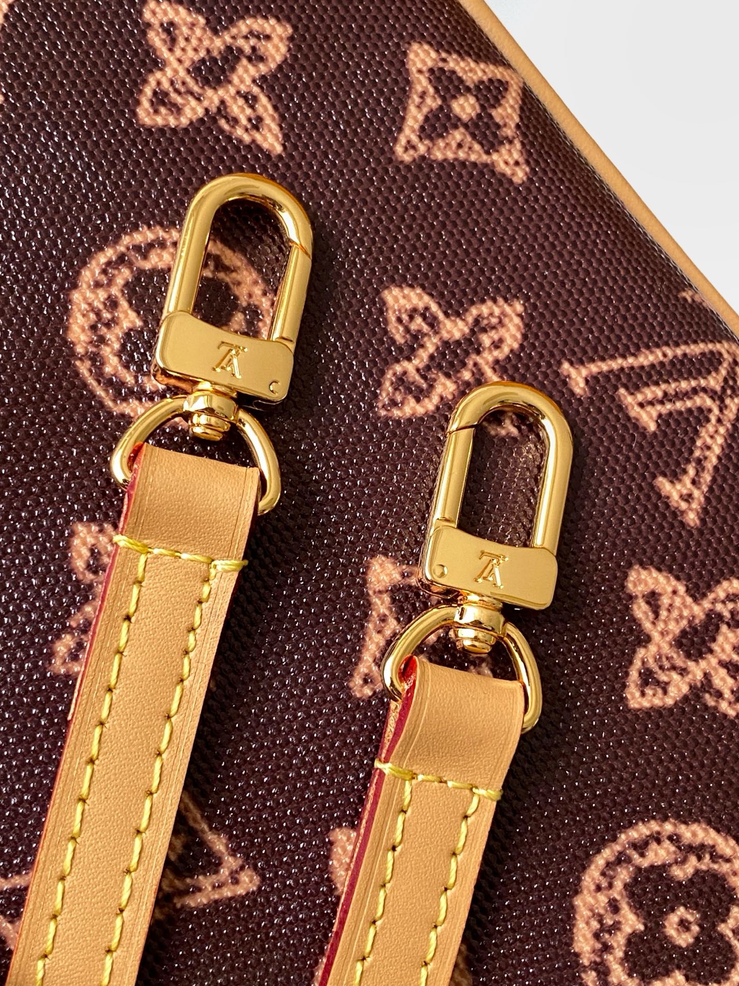 Louis Vuitton This Pochette Accessoires handbag is specially designed to celebrate the birth of the Louis Vuitton Monogram pattern.