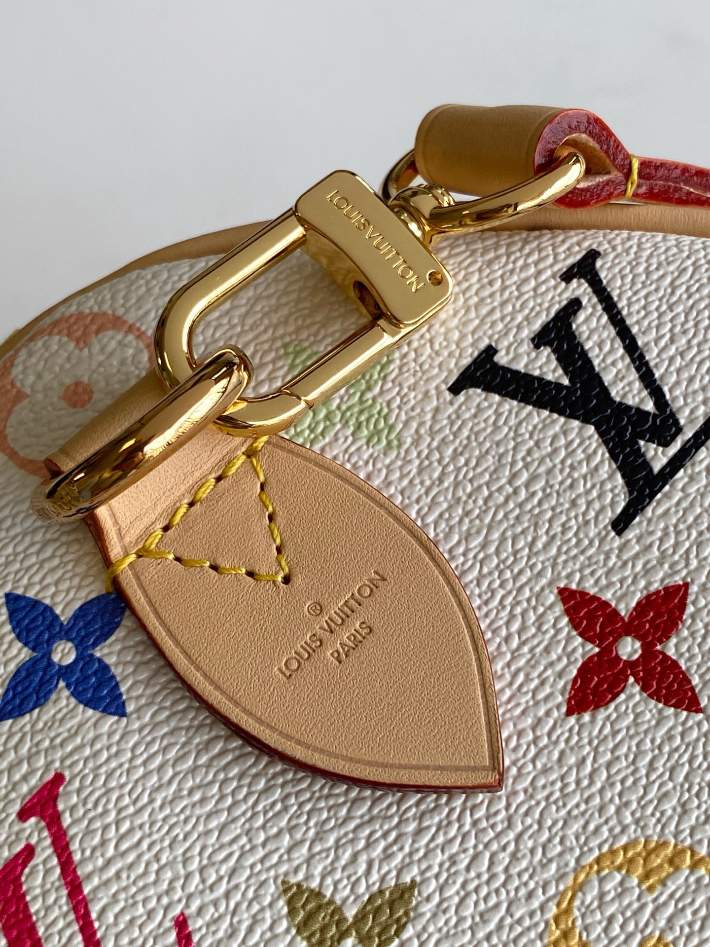 Louis Vuitton The M13085 Speedy Bandoulière 25 handbag features the classic Monogram pattern.