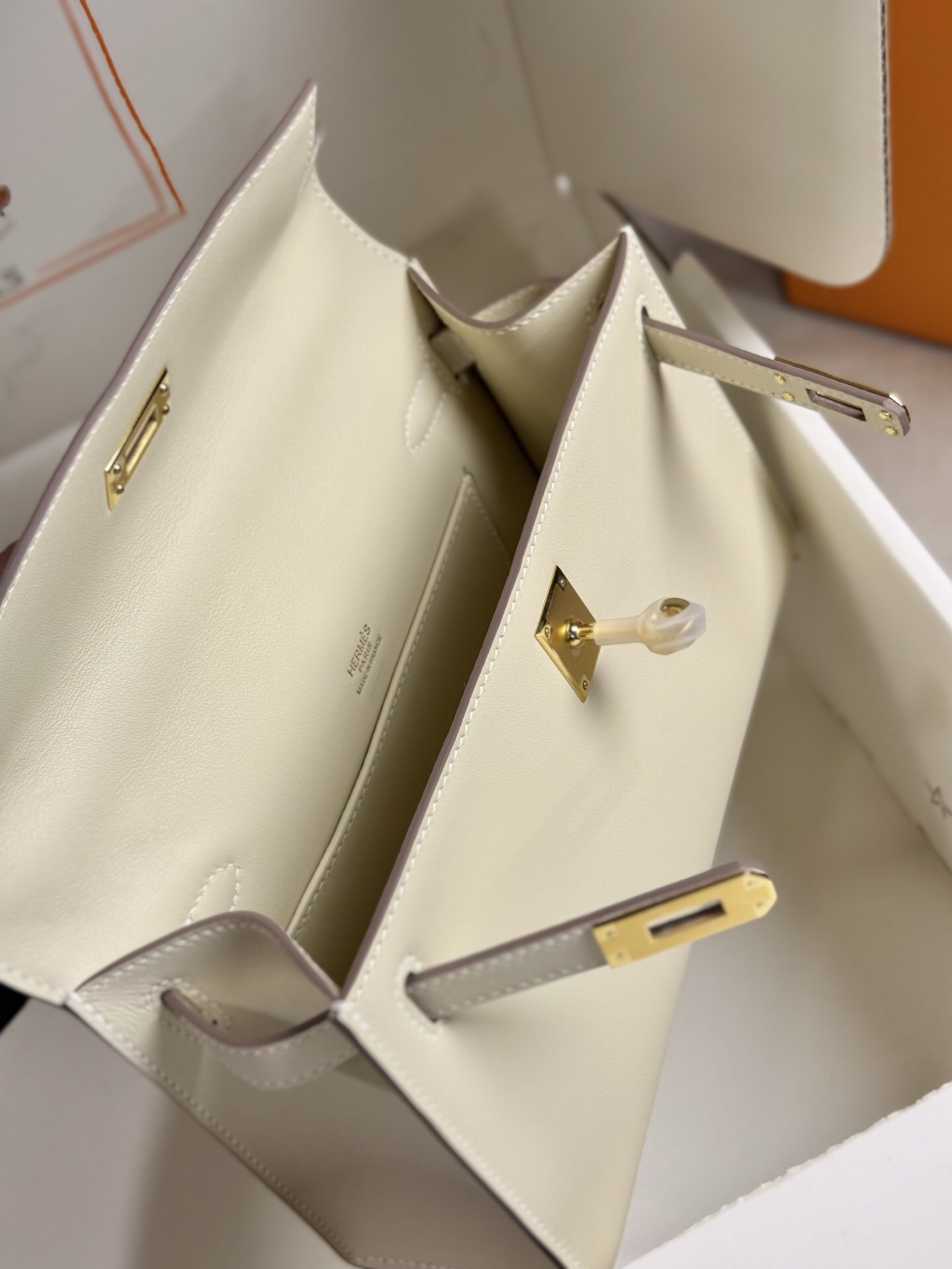 Milkshake White Kelly Generation 1