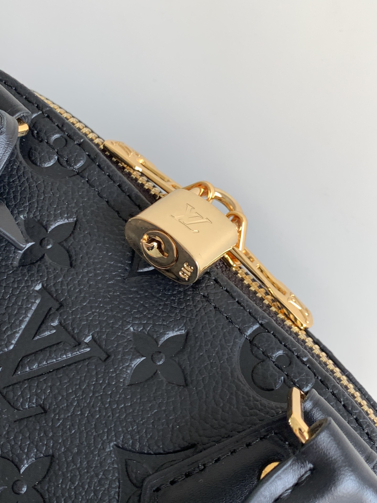 Louis Vuitton This Alma BB handbag showcases the iconic Alma BB silhouette, crafted from the House's exceptionally soft Monogram Empreinte leather.