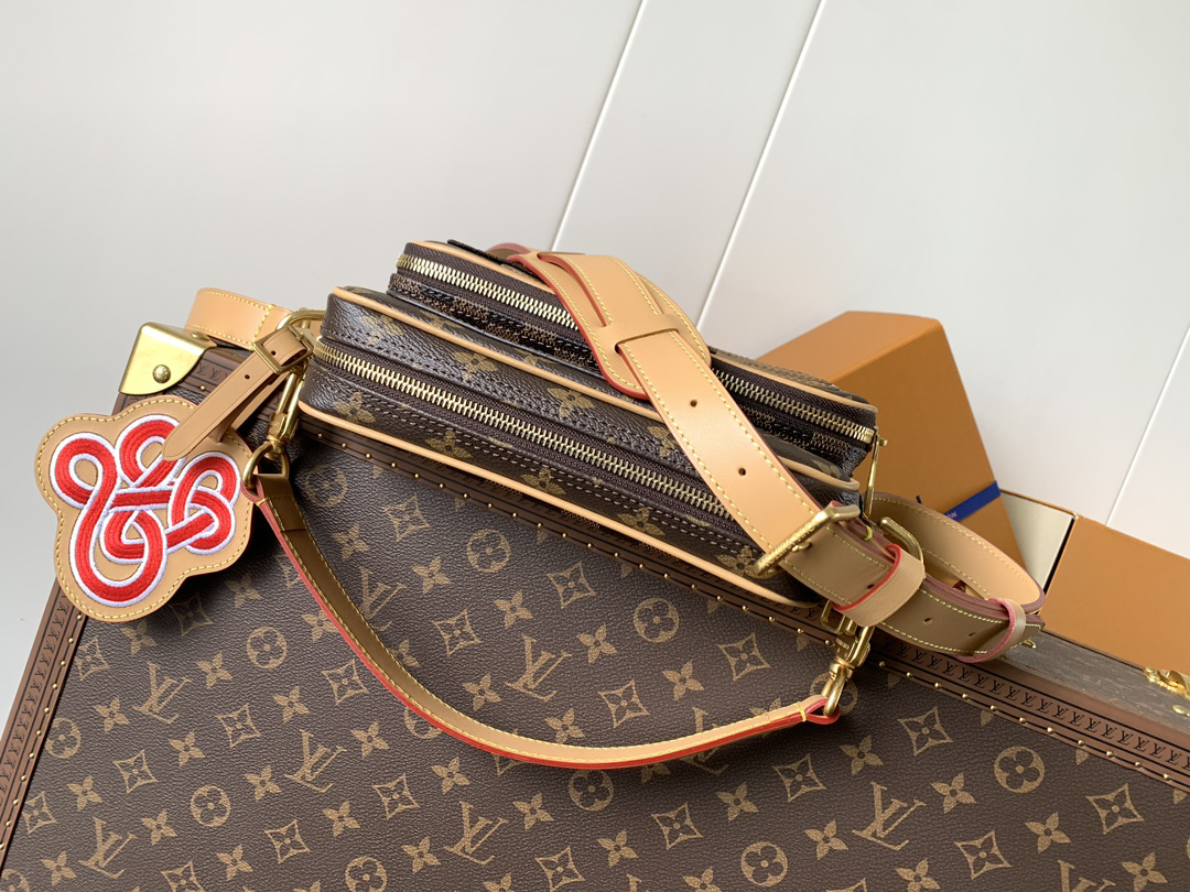 Louis Vuitton This Nil messenger bag features a Monogram canvas body accented with Damier and Monogram Reverse canvas patches, creating an elegant patchwork effect.