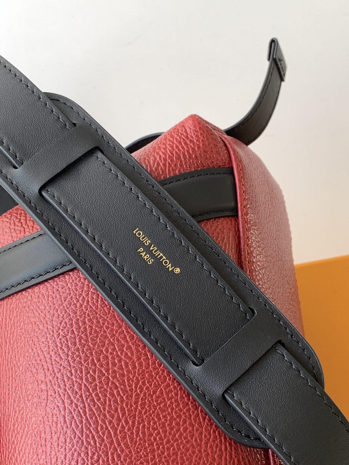 Louis Vuitton Part of the Spring/Summer 2025 Collection, the Nano LV Rider bag combines pixelated grained lambskin with elements of smooth cowhide.