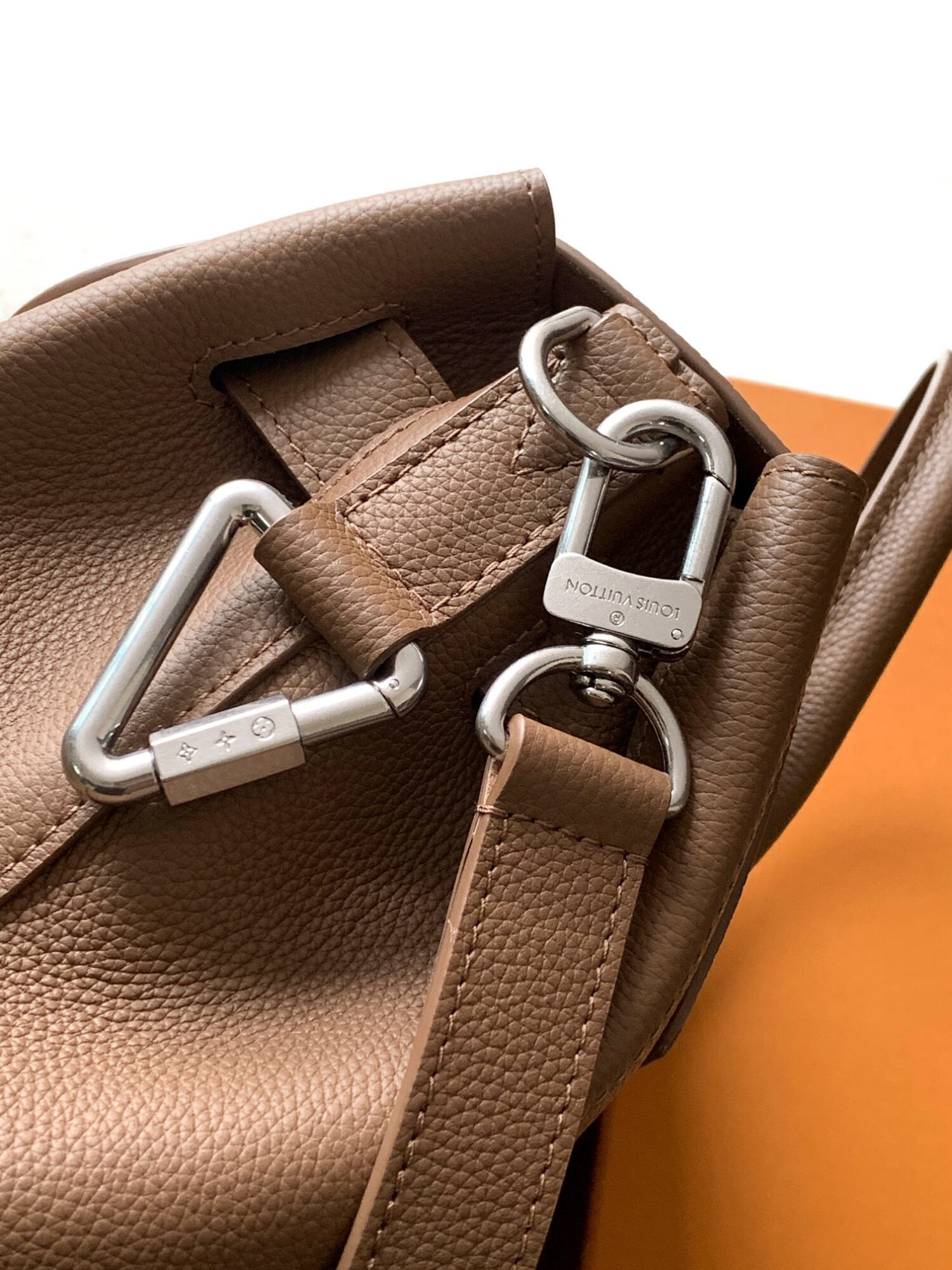 Louis Vuitton This Steamer 30 bag reimagines the century-old classic Steamer—a style that has remained popular for a hundred years—in LV Touch cowhide.