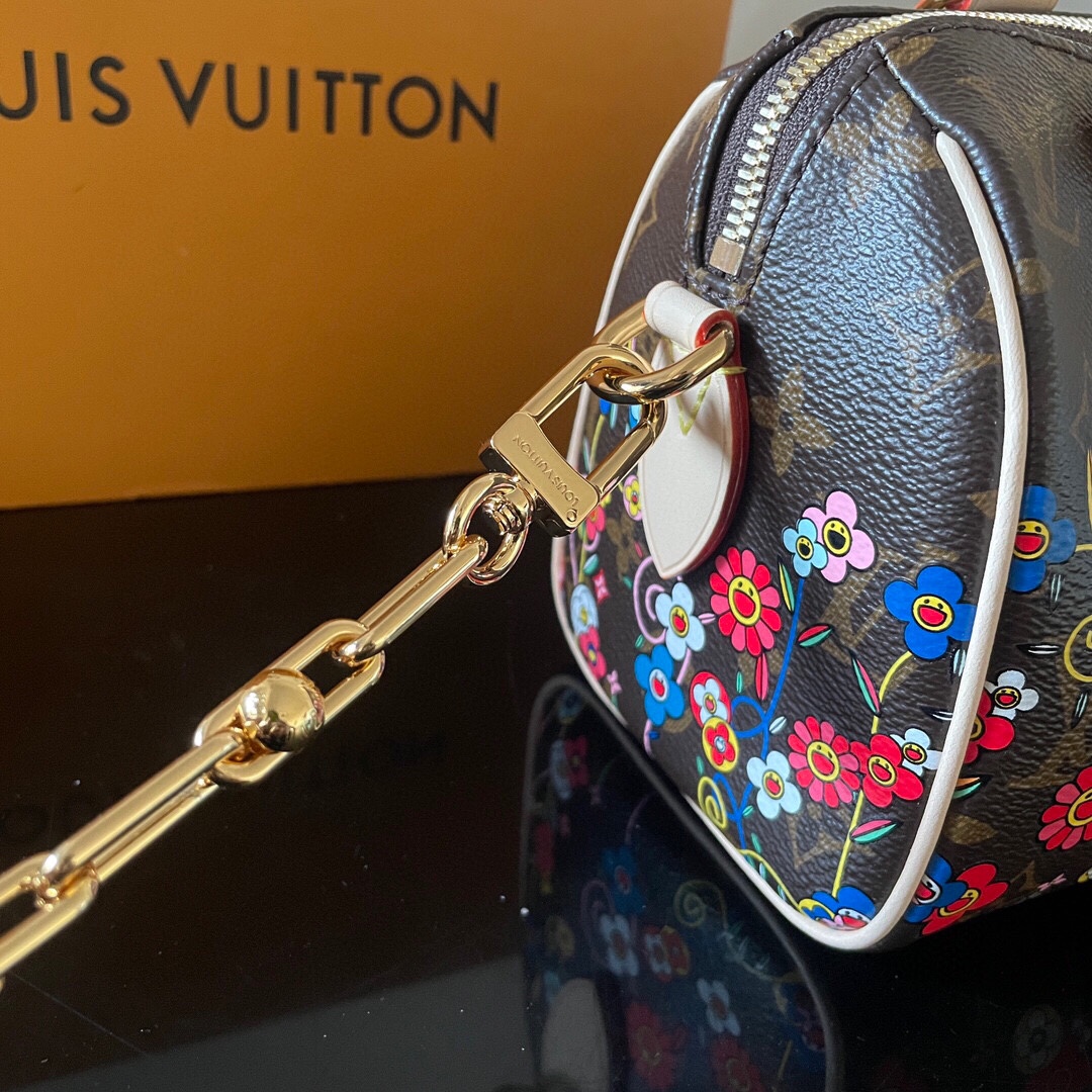 Louis Vuitton This Speedy Bandoulière 20 handbag combines Monogram canvas with cowhide leather trim.