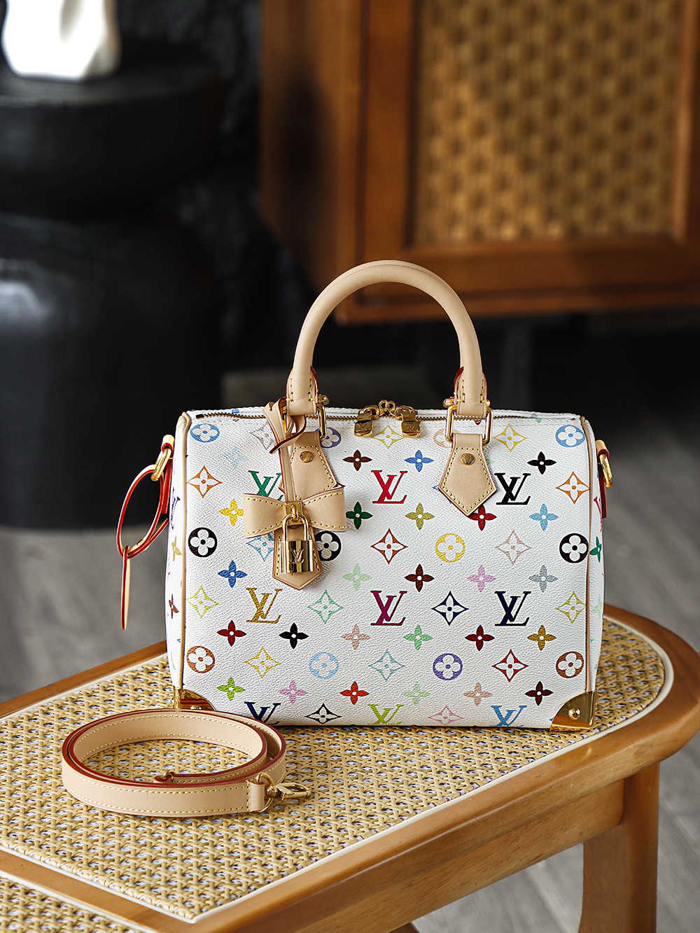 Louis Vuitton The Speedy 25 Tricolor inherits the elegant soul of the classic Speedy series.