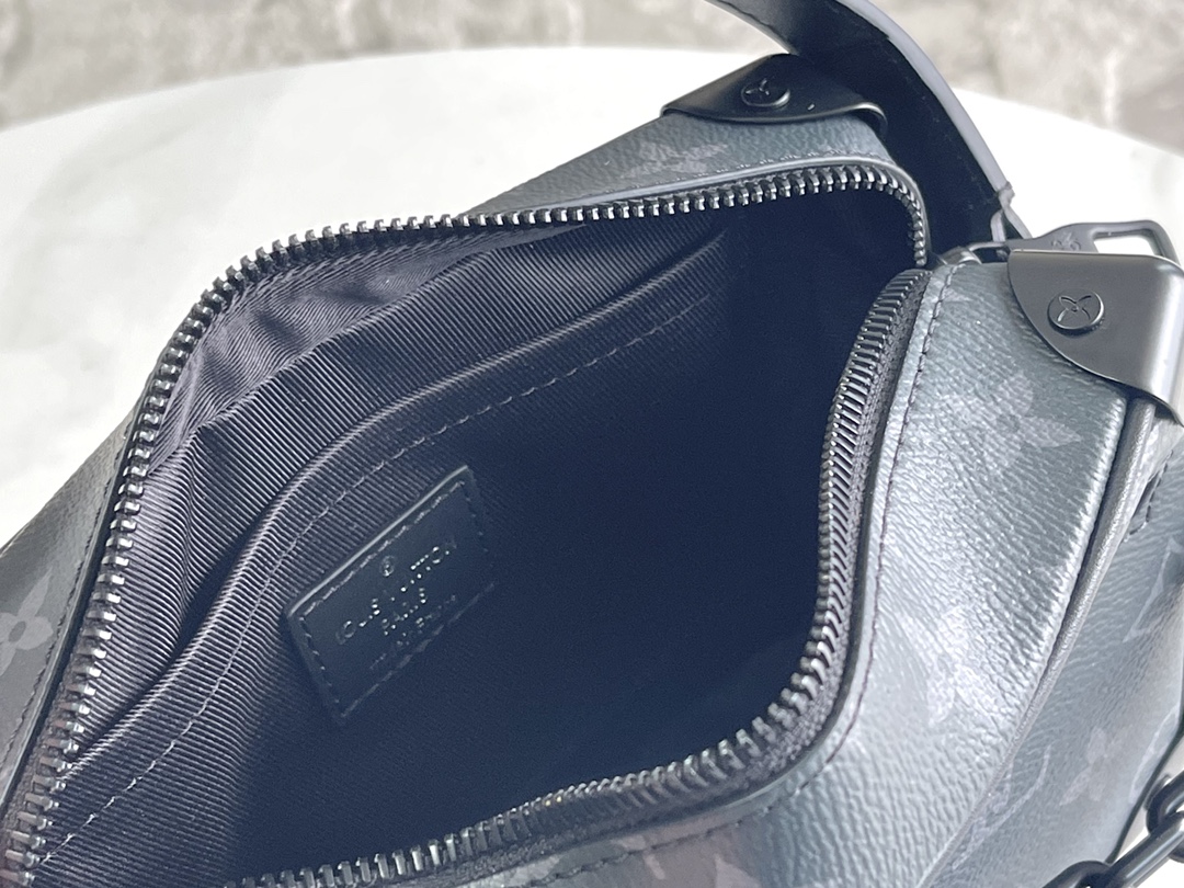 Louis Vuitton M44735 Premium Enhanced Edition: The leather used is Grade A Italian leather sourced from the original manufacturing factory—hence the designation "Premium."