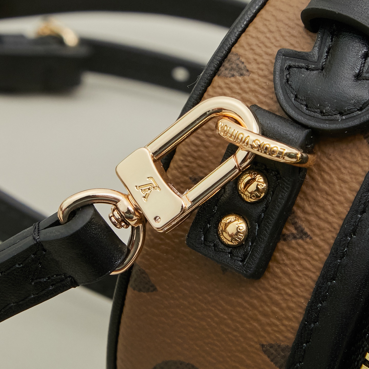 Louis Vuitton Exclusive Real Shots: M44699 (Classic Monogram) & M68276 (Yellow Monogram). The Mini Boîte Chapeau handbag features a classic silhouette crafted from Monogram canvas.