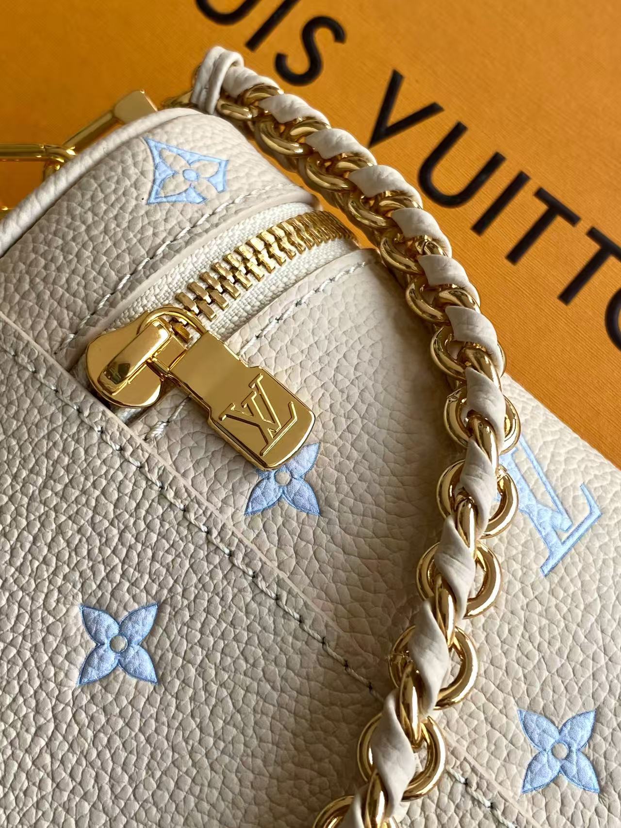 Louis Vuitton M27744 Blue Silk-Screen Print, Full Leather Bag — Vanity Chain Pouch