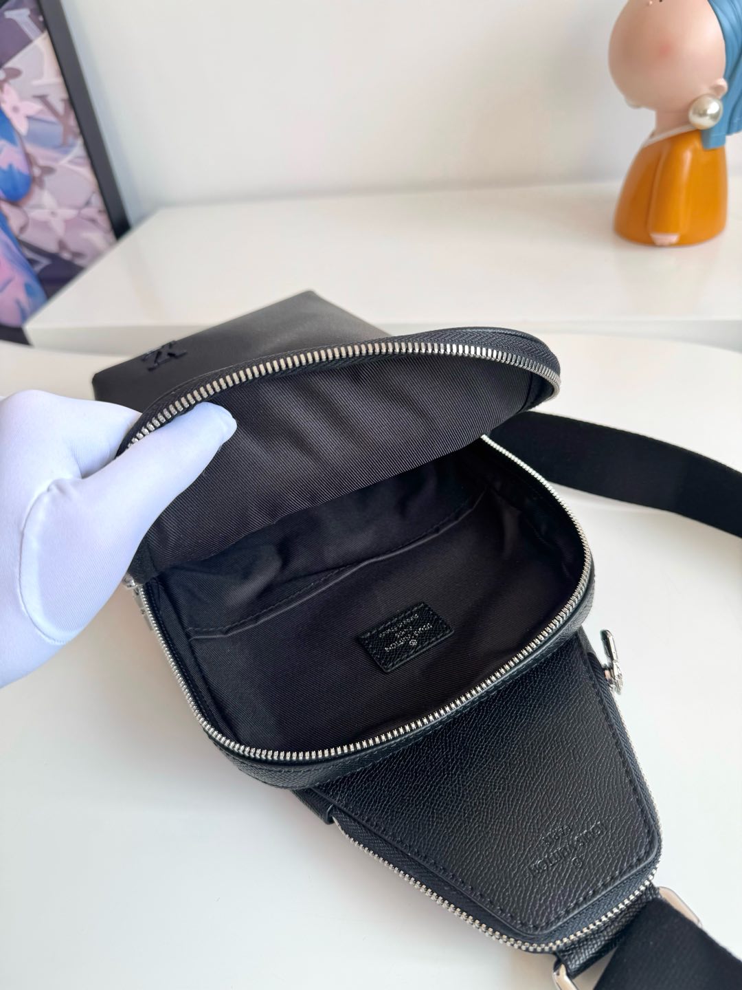 Louis Vuitton This Avenue shoulder bag is crafted from Taïga cowhide leather.