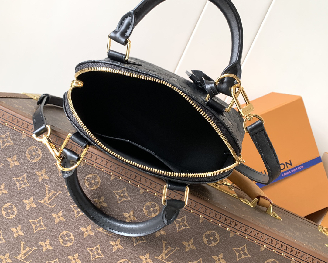Louis Vuitton This Alma BB handbag showcases the iconic Alma BB silhouette, crafted from the House's exceptionally soft Monogram Empreinte leather.