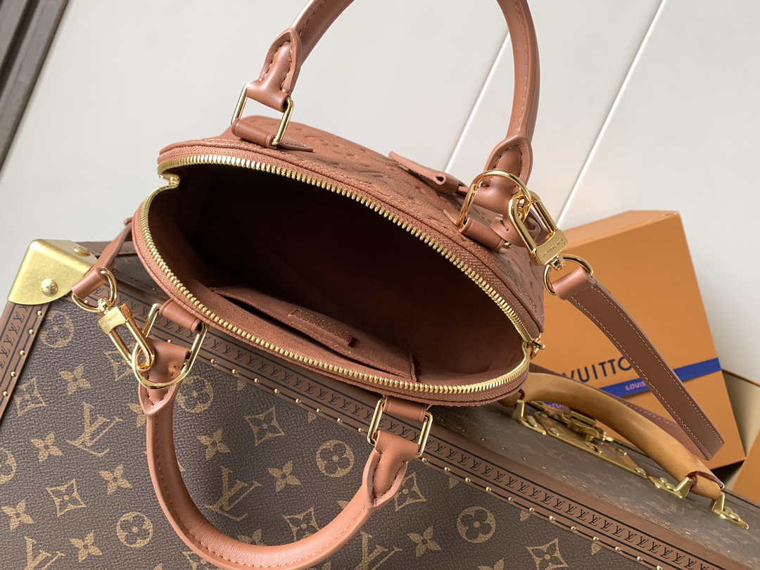 Louis Vuitton This Alma BB handbag showcases the iconic Alma BB silhouette, crafted from the House's exceptionally soft Monogram Empreinte leather.