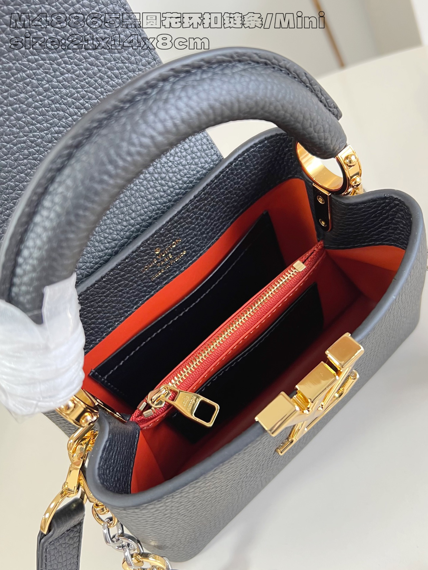 The Capucines Mini handbag, part of the Capucines Chain On You collection, is crafted from soft Taurillon calf leather to offer ample space.