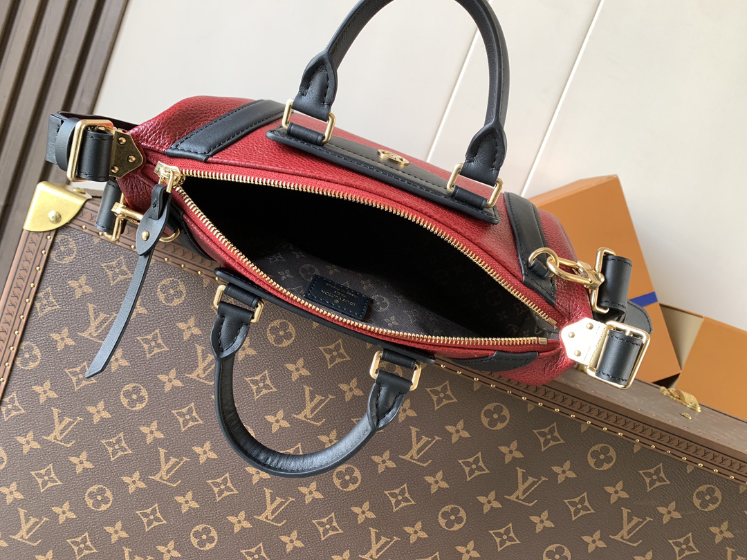 Louis Vuitton Part of the Spring/Summer 2025 Collection, the Nano LV Rider bag combines pixelated grained lambskin with elements of smooth cowhide.