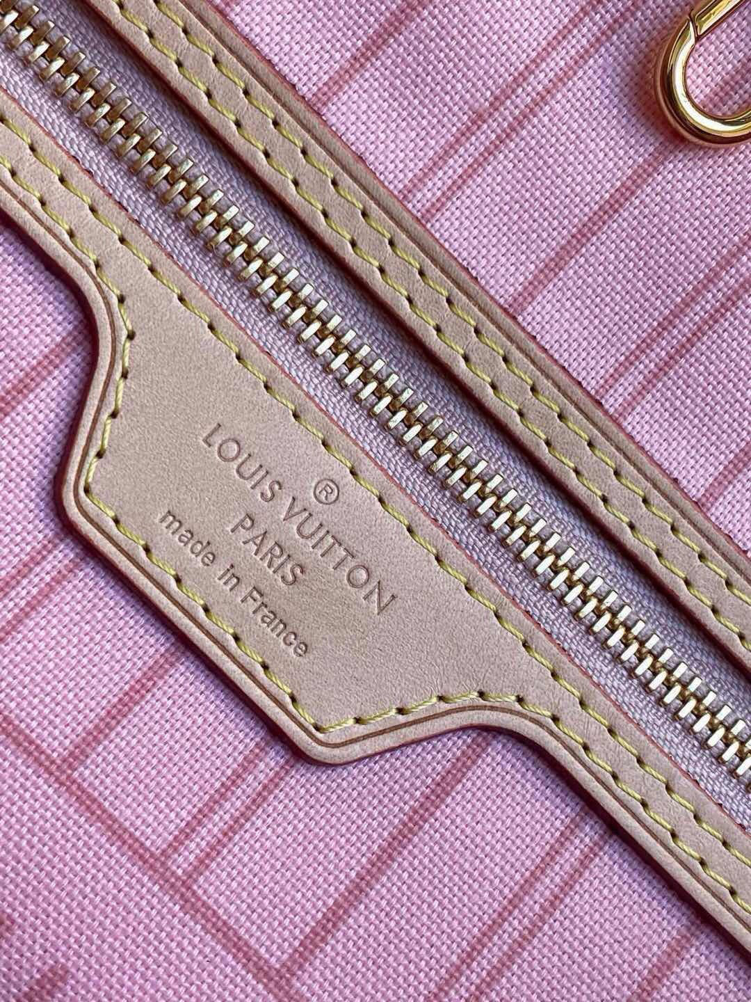 Louis Vuitton The legendary Neverfull handbag: always ready to meet your every need.