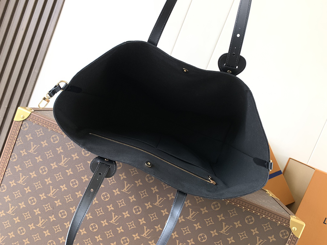 Louis Vuitton True to its name, this medium-sized "All In One" handbag is designed to be versatile, effortlessly transforming into either a tote or a Hobo bag.