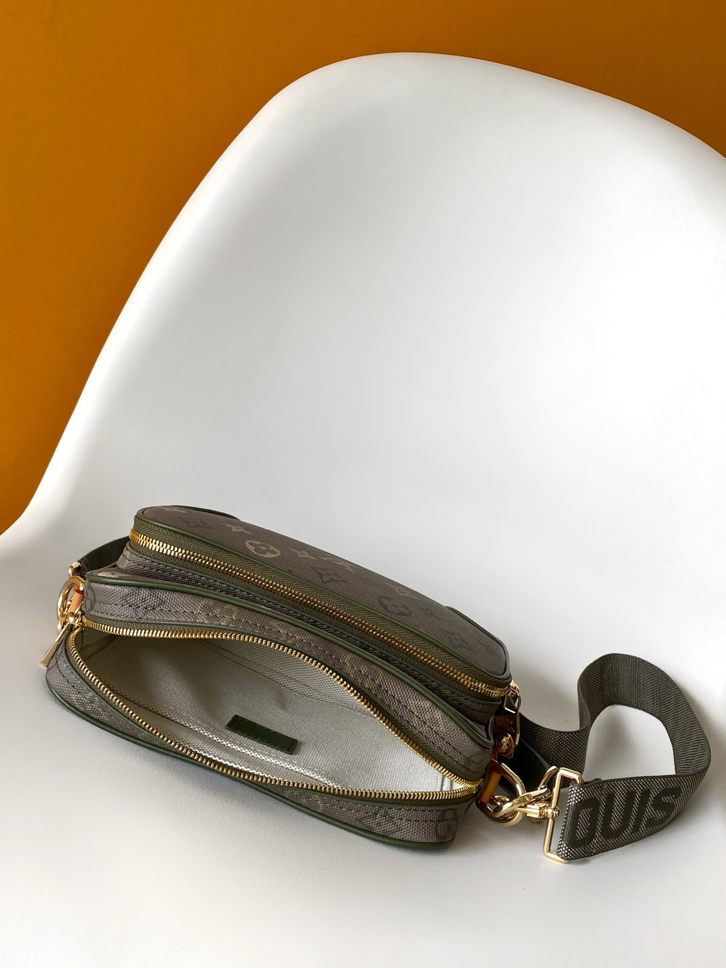 Louis Vuitton This Nil crossbody bag features a vintage silhouette crafted from Monogram Heritage canvas.