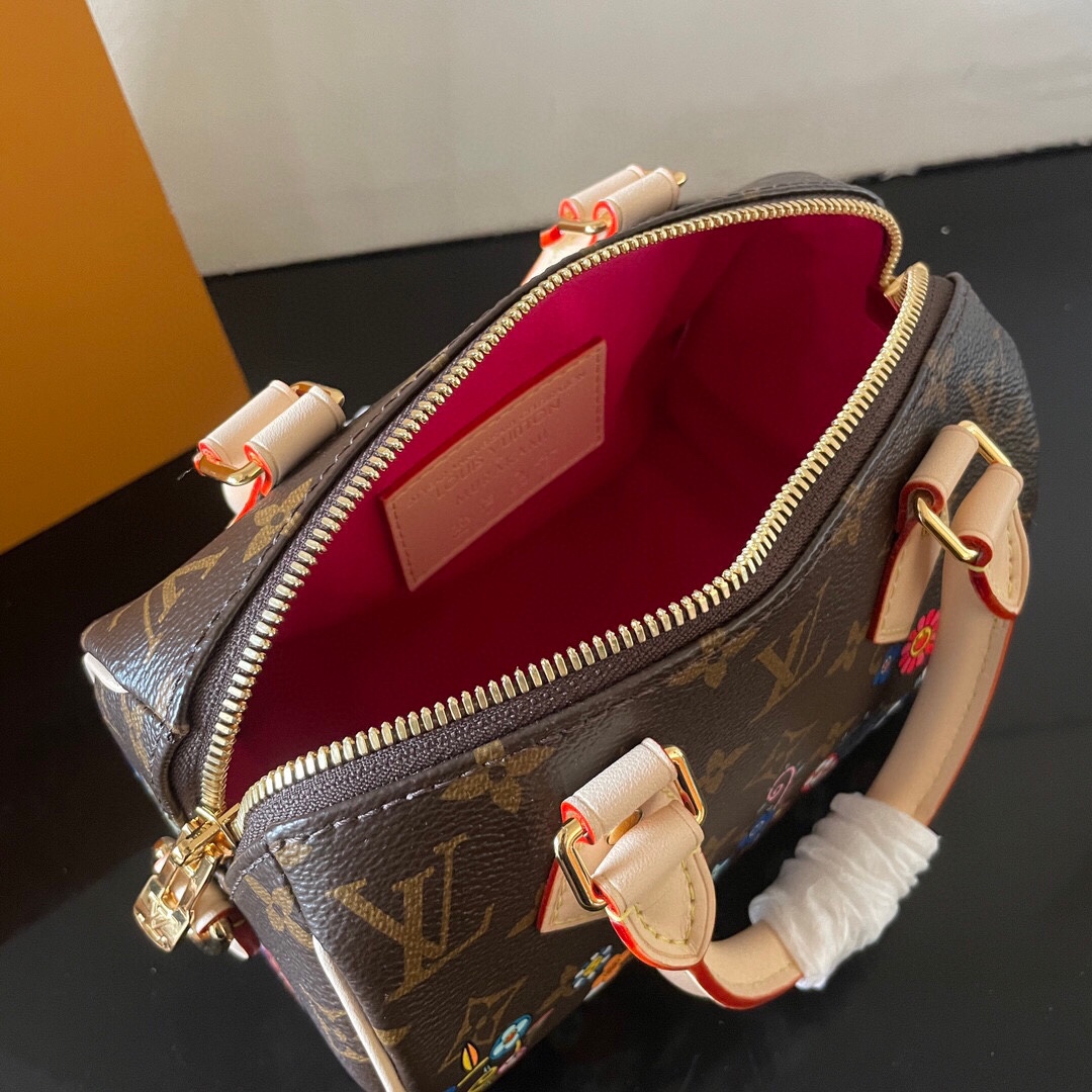 Louis Vuitton This Speedy Bandoulière 20 handbag combines Monogram canvas with cowhide leather trim.