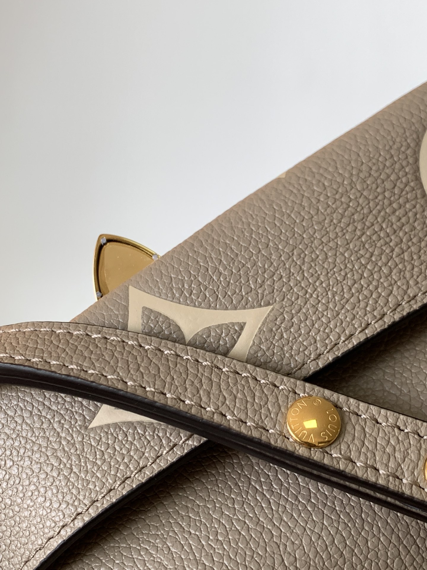 Louis Vuitton M45836 Grey | M45813 Black | M45859 Black Print | M46393 White Print/Pink — FAVORITE Handbag