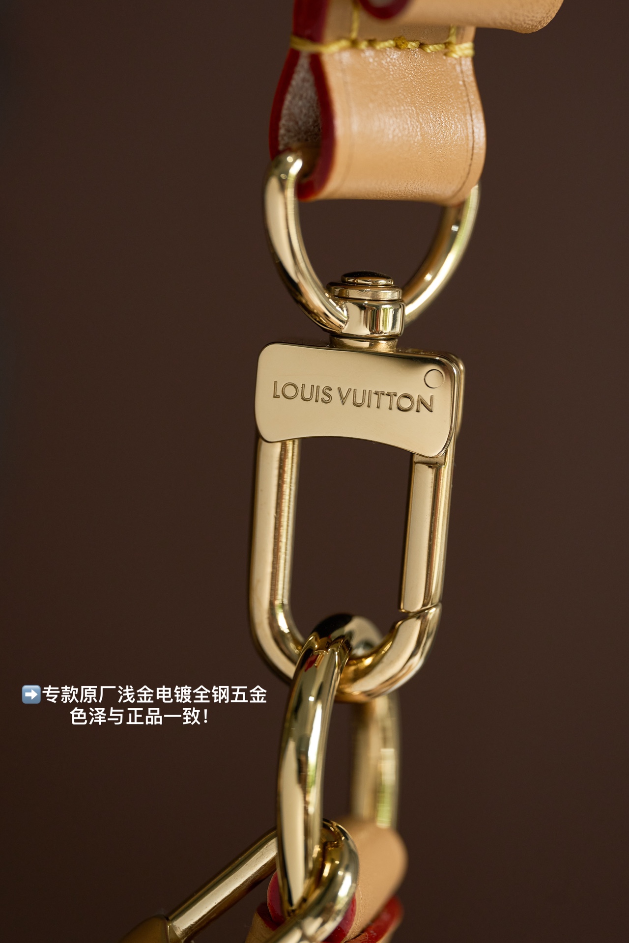 Louis Vuitton This model features custom manufacturing based on French standards, dynamic rolling code technology, and original-spec fabric.