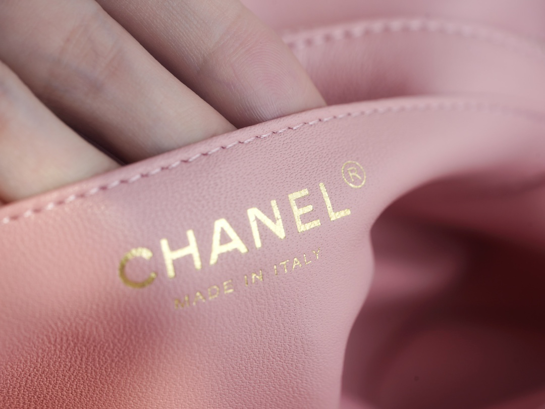 𝐂𝐡𝐚𝐧𝐞𝐥 𝟐𝟑𝐤 Metal Ball 𝗠𝗶𝗻𝗶 Pink 🌸