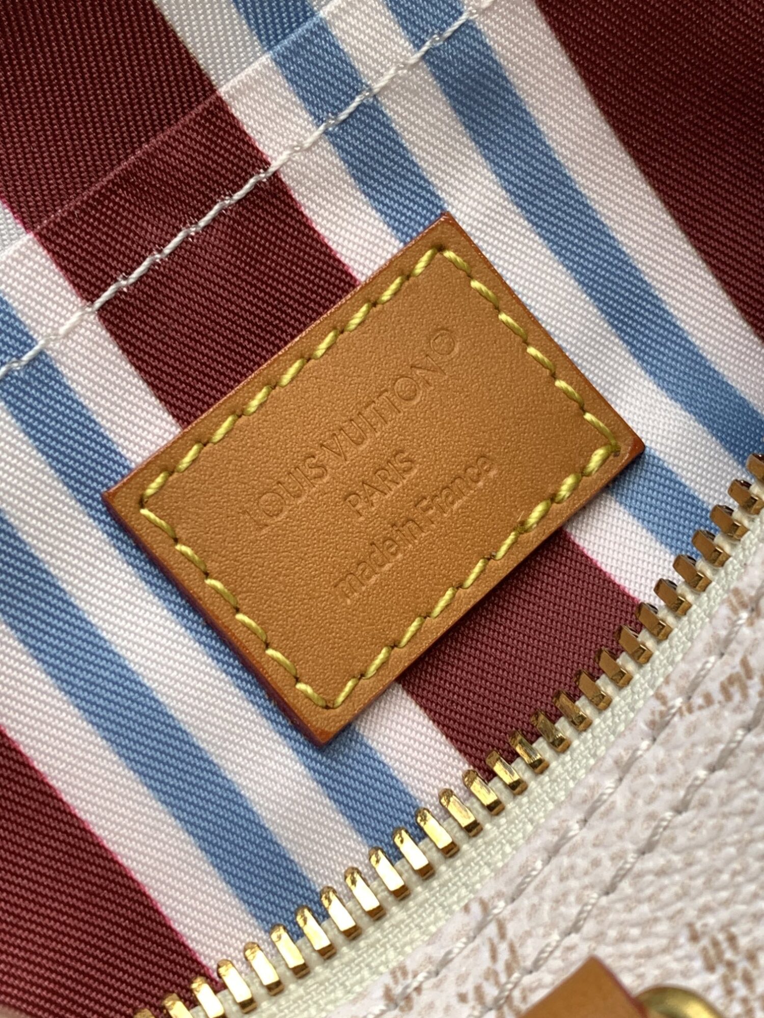 Louis Vuitton KEEALL BANDOULIÈRE 25 Handbag