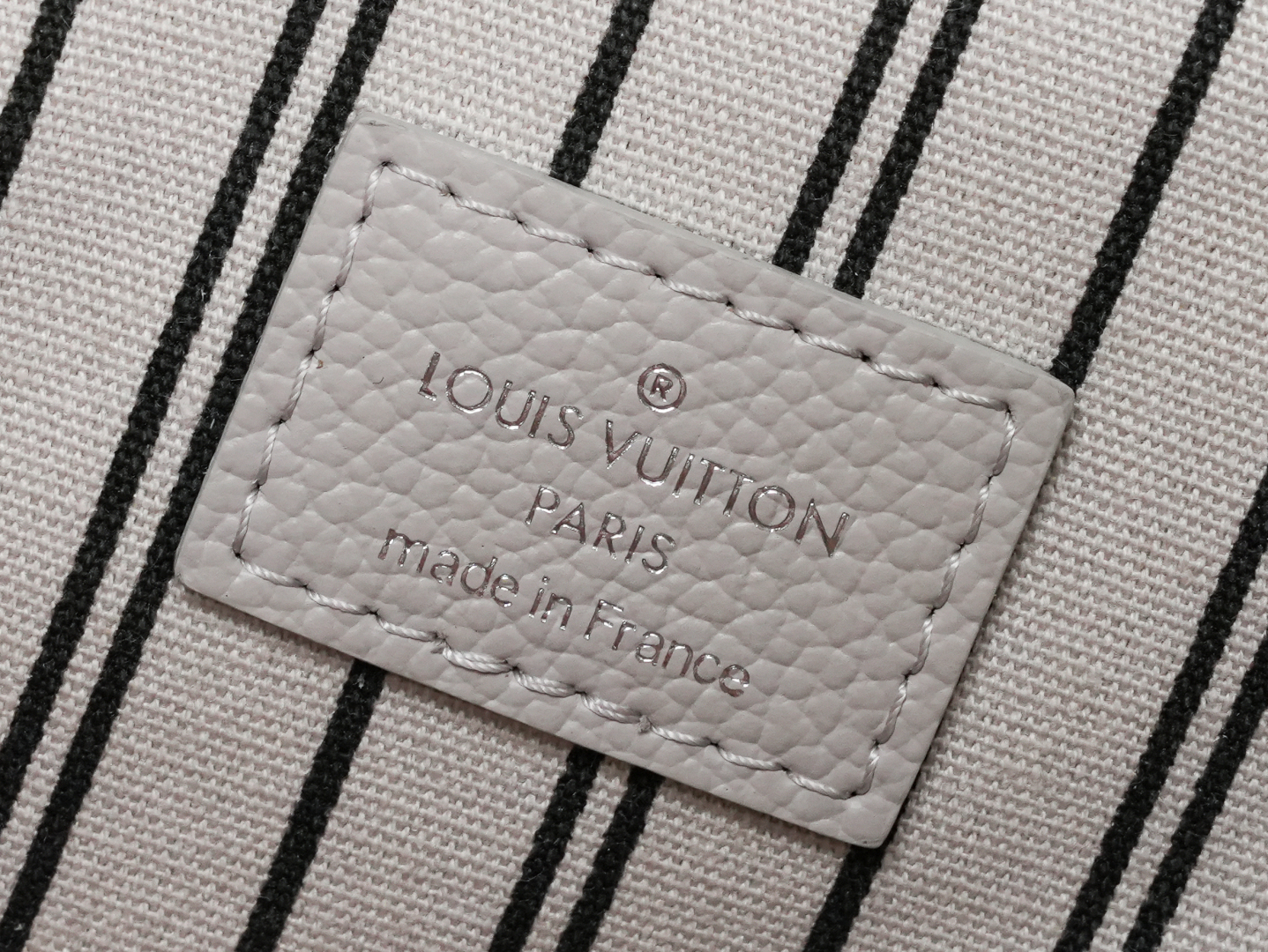 Louis Vuitton The Pochette Métis handbag interprets classic collegiate style through a design that is understated yet full of ingenious details.