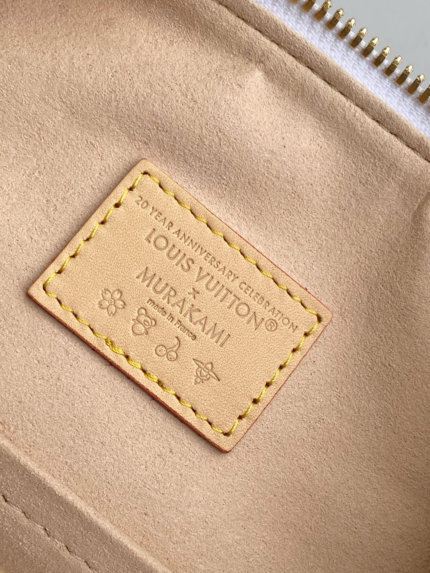 Louis Vuitton The M13085 Speedy Bandoulière 25 handbag features the classic Monogram pattern.