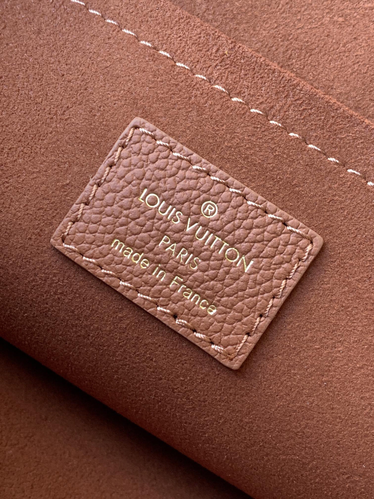 Louis Vuitton This Alma BB handbag showcases the iconic Alma BB silhouette, crafted from the House's exceptionally soft Monogram Empreinte leather.