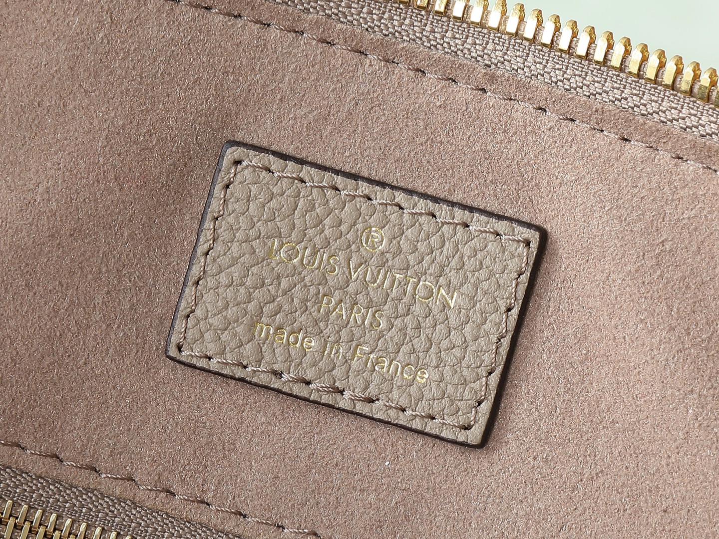 Louis Vuitton M59273 Grey — Full Leather Embossed Speedy "Pillow" Bag — Speedy Bandoulière 25 Handbag (M58947)