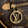 Louis Vuitton This model features custom manufacturing based on French standards, dynamic rolling code technology, and original-spec fabric.