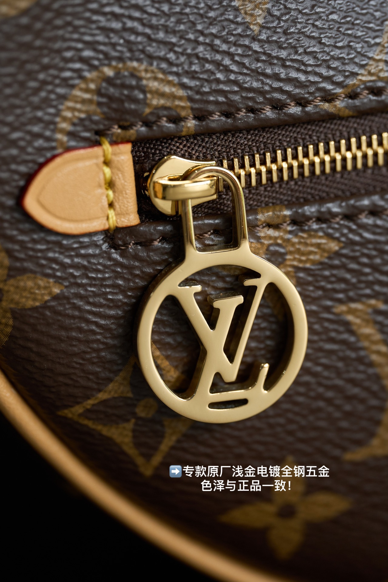 Louis Vuitton This model features custom manufacturing based on French standards, dynamic rolling code technology, and original-spec fabric.