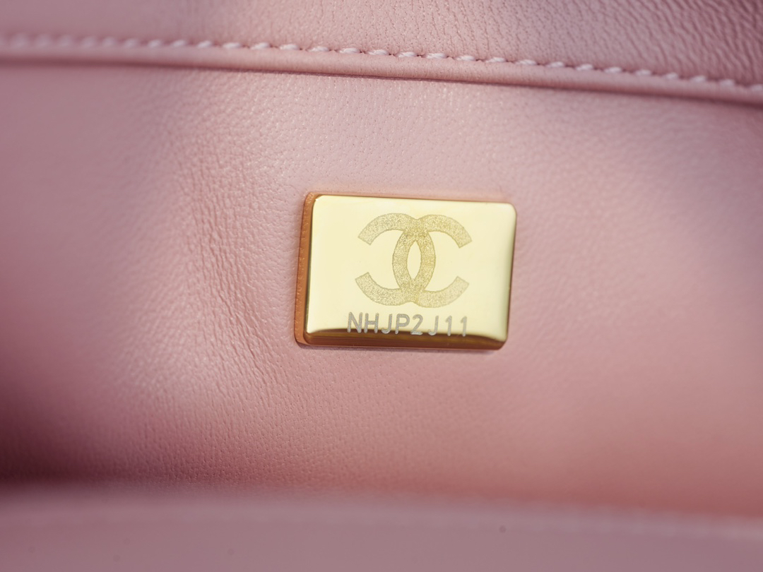 𝐂𝐡𝐚𝐧𝐞𝐥 𝟐𝟑𝐤 Metal Ball 𝗠𝗶𝗻𝗶 Pink 🌸