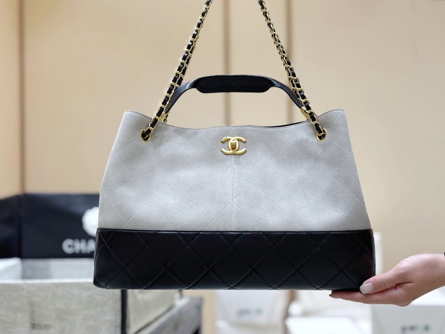 Chane1 25A Suede Color Block Hobo👜