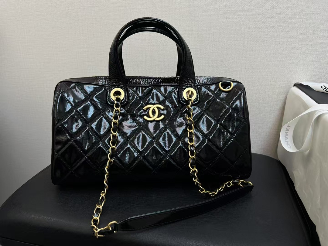 Chanel with complete packaging  25a is so eye-catching!