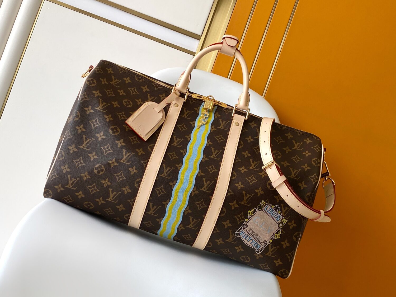 Louis Vuitton 2295 Monogram 50CM 163c01 Dynamic Chip This Keepall Bandoulière 50 travel bag features the Monogram design.