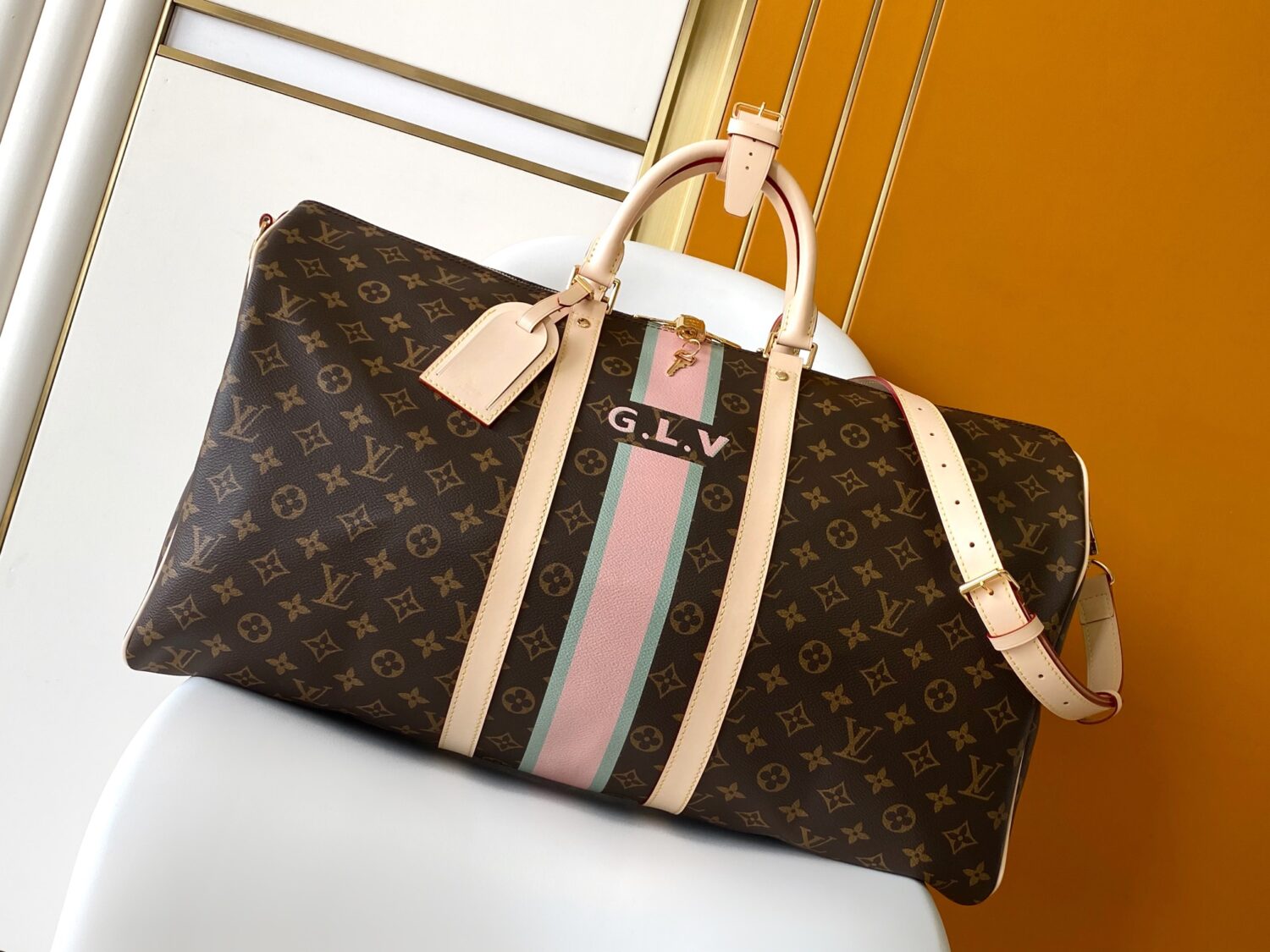 Louis Vuitton The Keepall Bandoulière 55 travel bag cleverly utilizes Monogram canvas to create ample space.