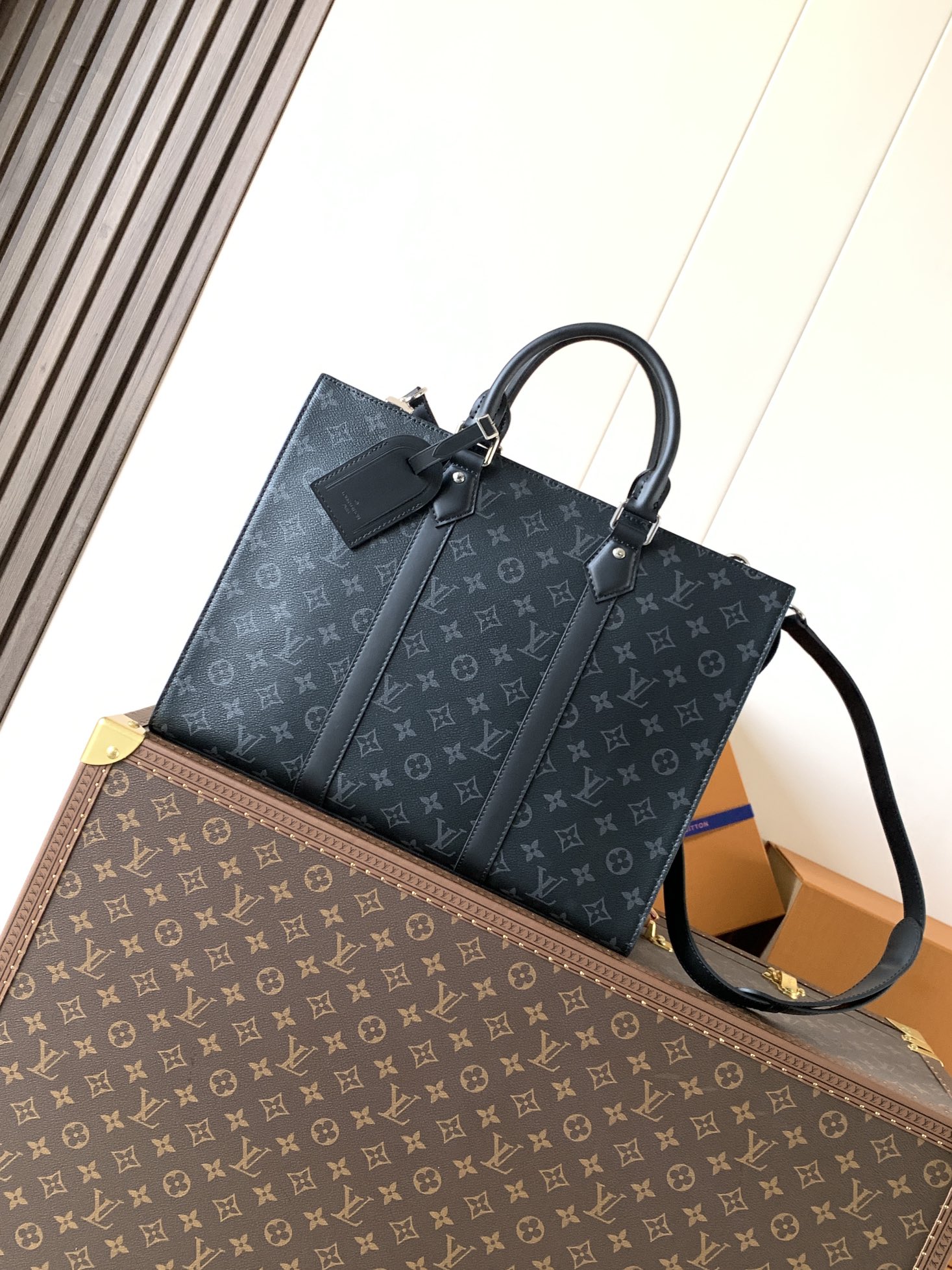 Louis Vuitton The M11742 black floral briefcase with zipper and 163C microcode chip is a Sac Plat 24H handbag with the elegant style of Monogram Eclipse coated canvas.