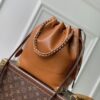 Louis Vuitton M29131 This Noé Trunk handbag is constructed from cowhide leather in a bucket bag shape.