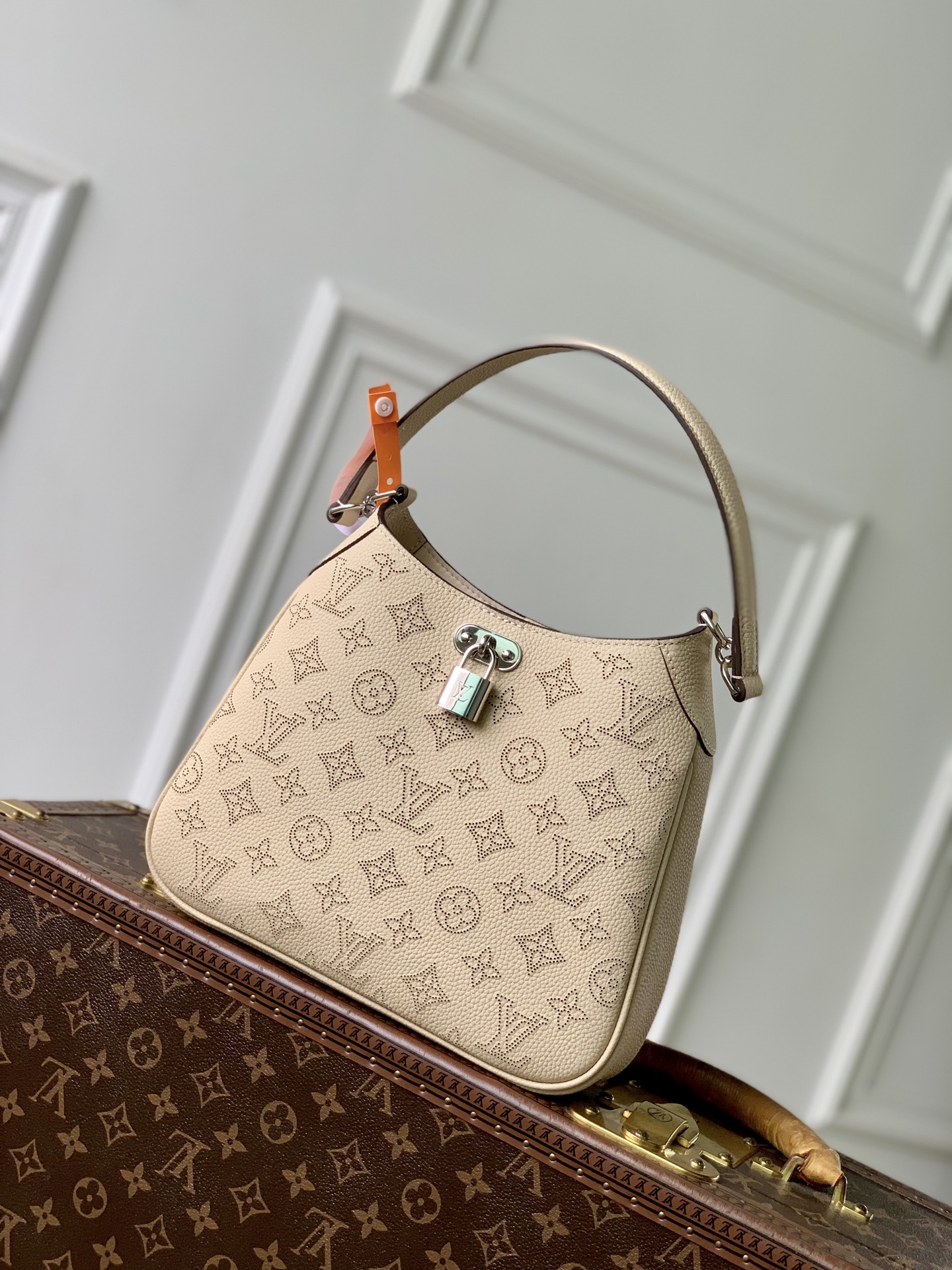 Louis Vuitton M27459 Off-white All Around small handbag from the Mahina series.