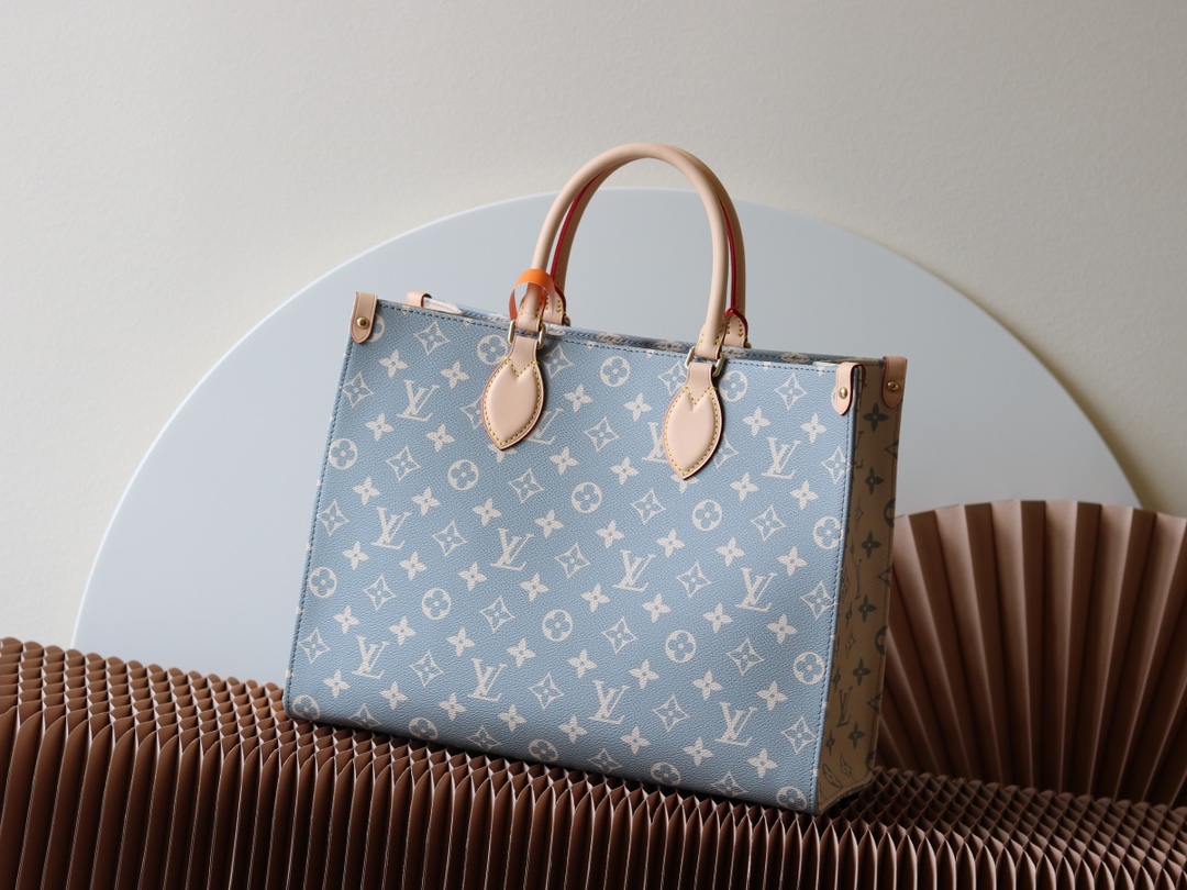 Louis Vuitton M12415 is the official version. This OnTheGo MM offers a seasonal reinterpretation of Louis Vuitton's iconic Monogram canvas.