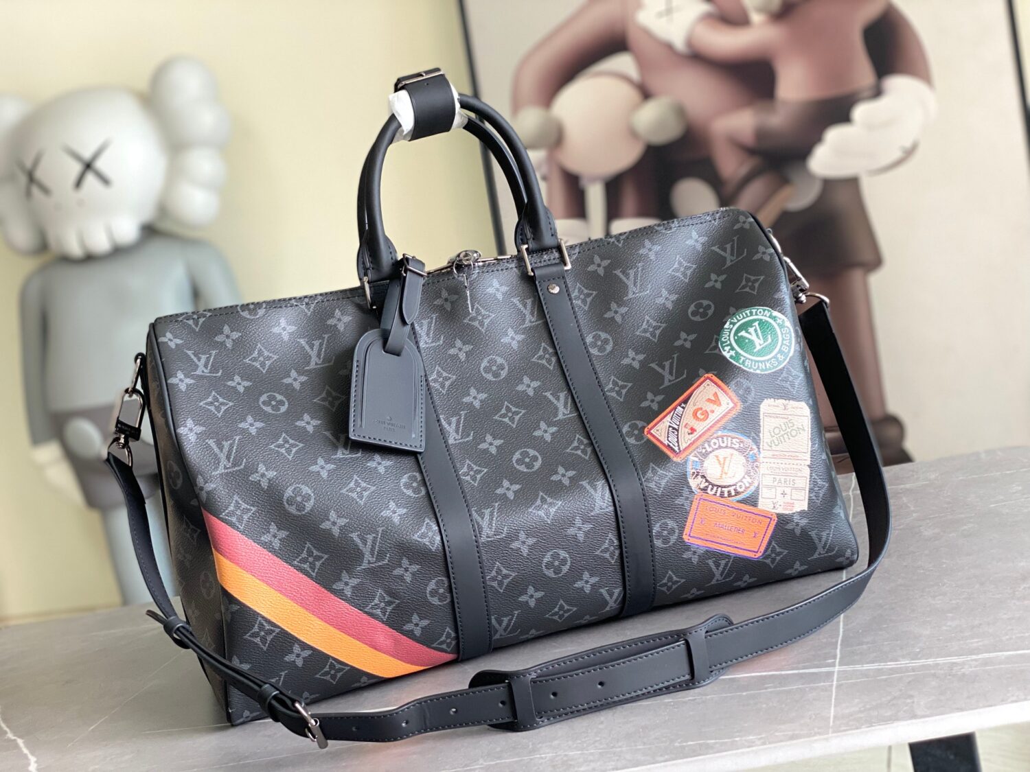 Louis Vuitton 01949 Rose Red. 13808 Red This Keepall Bandoulière 45 travel bag is