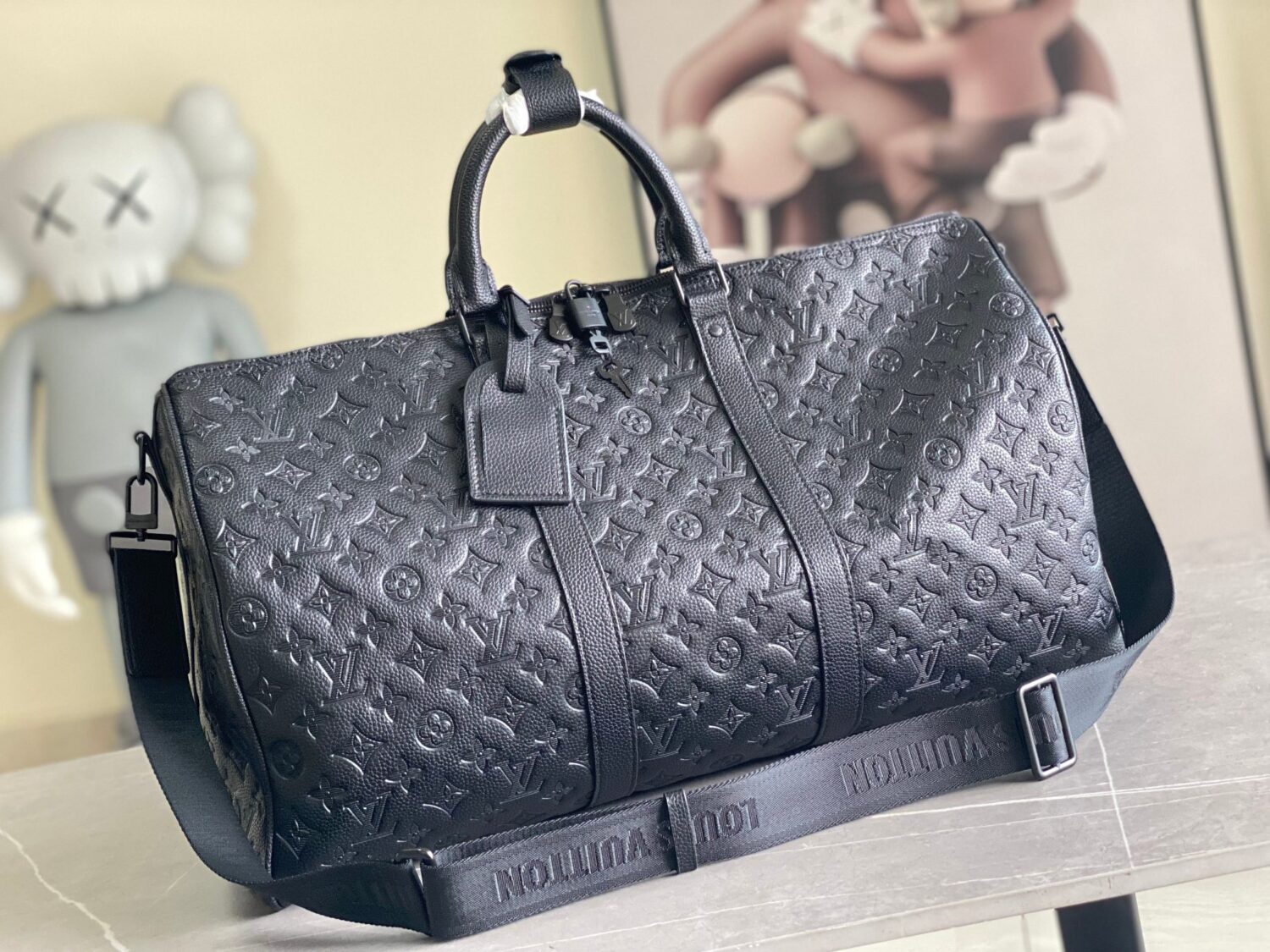 Louis Vuitton The new version of the M44810 Keepall Bandoulière 50 travel bag features the Monogram Shadow design.