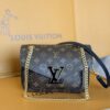 Louis Vuitton【NEW CHAIN ​​BAG】Model: M45592 This chain bag features a delicate design crafted from Monogram canvas.