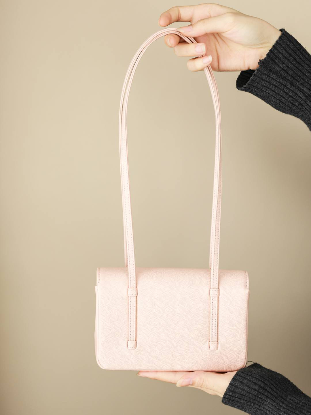 This underarm bag is called Preppy Coco, the King of Bags.