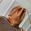 Louis Vuitton M29131 This Noé Trunk handbag is constructed from cowhide leather in a bucket bag shape.