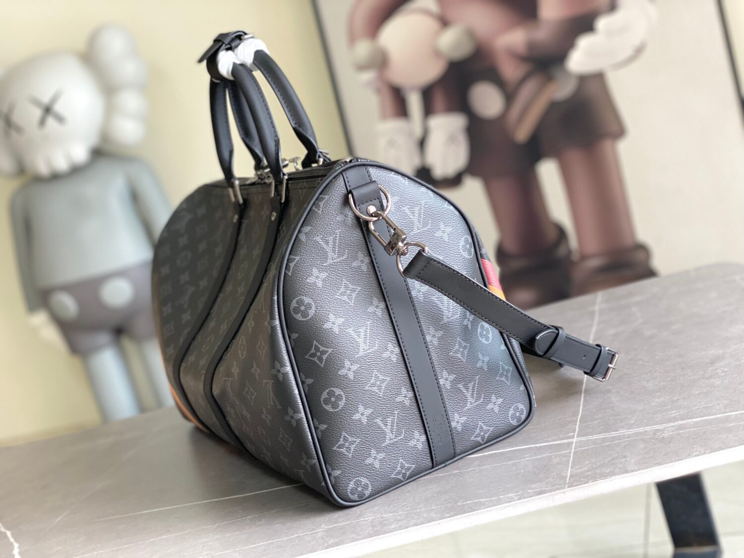 Louis Vuitton 01949 Rose Red. 13808 Red This Keepall Bandoulière 45 travel bag is