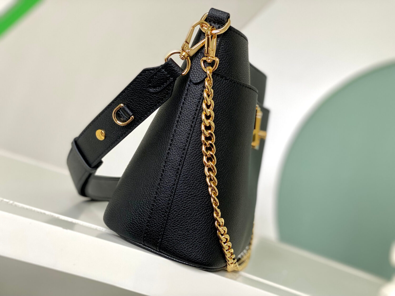 Louis Vuitton Lo and Walk full leather bucket bag and chain bag series