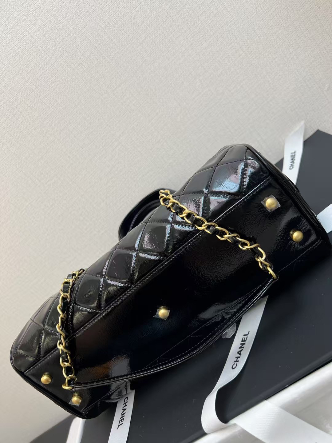 Chanel with complete packaging  25a is so eye-catching!